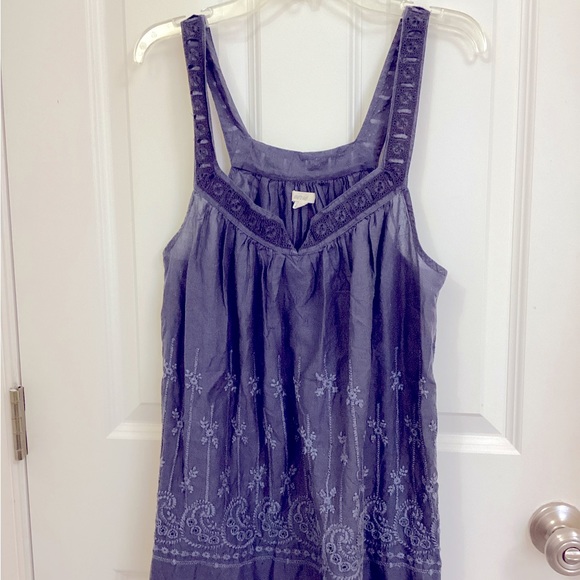 Aerie sleevel top, size medium, pretty embellished with embroidery - Picture 1 of 3